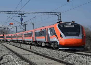 Indian Railway का बड़ा फैसला! अब वंदे भारत में मिलेंगी ज्यादा सीटें, इन रूट्स पर डिब्बे होंगे दोगुने