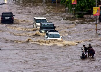Rajasthan Rain Alert: तबाही मचाती बारिश, 16 जिलों में अलर्ट – 19 जिलों में स्कूल बंद, अब तक 91 की मौत