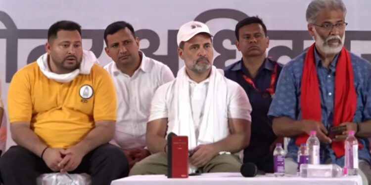 राहुल-तेजस्वी की वोटर अधिकार यात्रा पर बवाल! मंच से पीएम मोदी की मां पर अभद्र टिप्पणी, बीजेपी का पलटवार