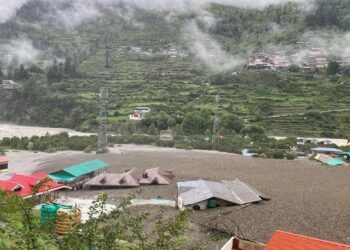 उत्तरकाशी जलप्रलय: 500 तीर्थयात्री लापता, होटल-दुकानें बहीं, धराली गांव बना तबाही का मंजर