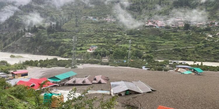 उत्तरकाशी जलप्रलय: 500 तीर्थयात्री लापता, होटल-दुकानें बहीं, धराली गांव बना तबाही का मंजर