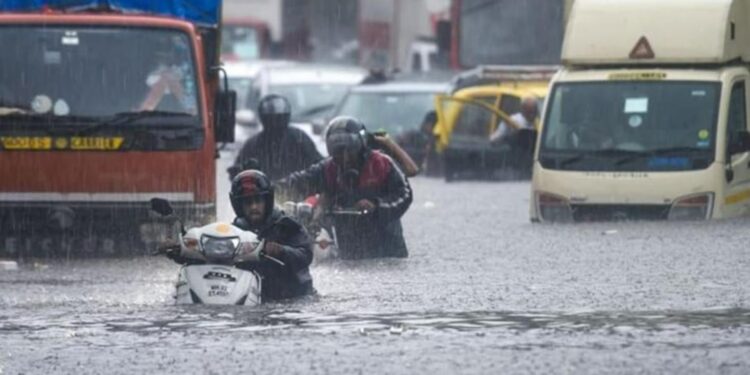 WeatherUpdate: बरसेगा आसमान से कहर! यूपी-बिहार से लेकर उत्तराखंड तक IMD का रेड अलर्ट, जानें कहां होगी तबाही जैसी बारिश