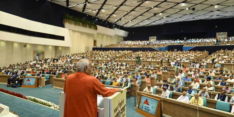 मोहन भागवत बोले: अंतरराष्ट्रीय व्यापार दबाव में नहीं, केवल स्वेच्छा से होना चाहिए; संघ का कार्य सात्त्विक प्रेम पर आधारित