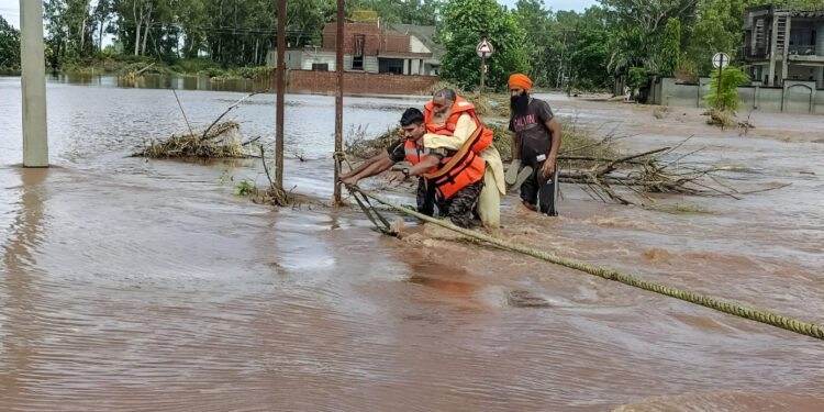 Punjab Floods 2025: 2000 गांव डूबे, 4 लाख लोग प्रभावित – हरपाल सिंह चीमा ने केंद्र से मांगी 60,000 करोड़ की मदद