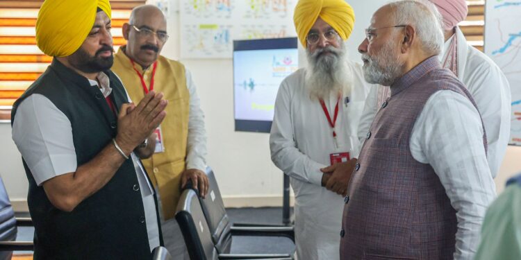 पंजाब के ज़ख्मों पर नमक: PM मोदी ने सिर्फ़ ₹1600 करोड़ दिए, पंजाबी भाषा पर भी टिप्पणी से गुस्सा फूटा