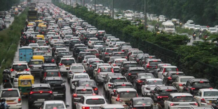 दिल्ली में 15 साल बाद रिकॉर्ड तोड़ बारिश! सितंबर में भी नहीं रुकेगा पानी, IMD का बड़ा अलर्ट