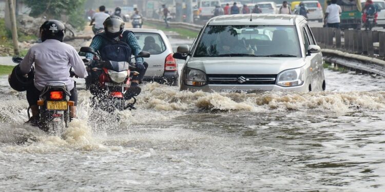 Monsoon Updates: उत्तर भारत में बाढ़ का कहर, राजस्थान में 108 साल का रिकॉर्ड टूटा, यूपी-पंजाब के हालात बिगड़े