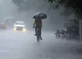 UP Weather Alert: पूर्वी यूपी में गरज-चमक के साथ बारिश का अलर्ट, 11 सितंबर से मचेगा मूसलाधार बारिश का कहर