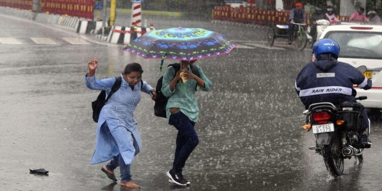 UP Weather Alert: 16 सितंबर को पूर्वी-मध्य यूपी में भारी बारिश का अलर्ट, लखनऊ समेत कई जिलों में चेतावनी