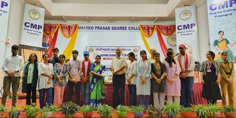 डिजिटल युग में देवनागरी लिपि को खतरा, हिंदी में करियर की असीम संभावनाएं: हरेन्द्र प्रताप