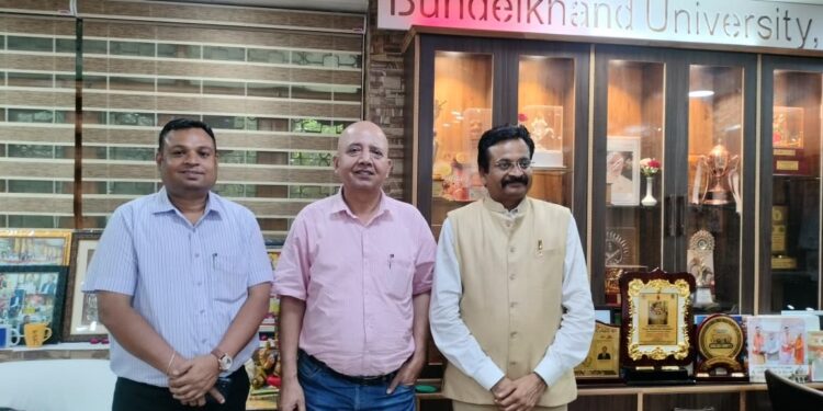 Bundelkhand University News 2025: बुंदेलखंड विश्वविद्यालय ने सरकारी योजनाओं के लिए खोले दरवाज़े, जल्द शुरू होगा कम्युनिटी रेडियो स्टेशन