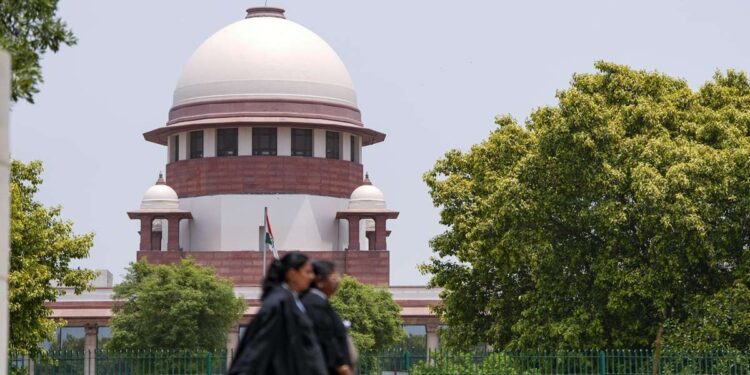 SC का बड़ा फैसला: शिक्षक सेवा और प्रमोशन के लिए अब अनिवार्य होगा TET, जानें किसे मिली राहत