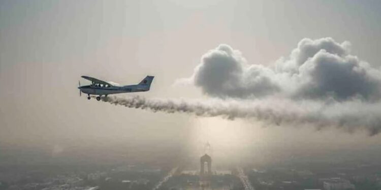 Delhi Cloud Seeding Fails: नमी की कमी से कृत्रिम बारिश की योजना स्थगित, IIT Kanpur ने दी नई रिपोर्ट