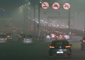 Delhi AQI Alert: दिवाली से पहले दिल्ली की हवा फिर ज़हरीली! AQI 200 के पार, GRAP Stage-1 लागू