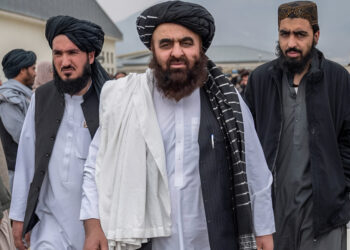 सभ्यता की नींव पर सौदे की दीवार