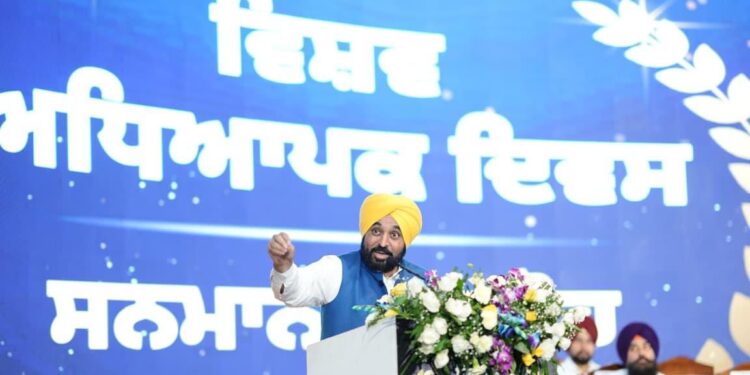 पंजाब में शिक्षा की क्रांति! मान सरकार ने शिक्षकों को बनाया बदलाव का प्रतीक, युवाओं को दी नई उड़ान