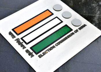 West Bengal BLO Notice: निर्वाचन आयोग ने 1000 बूथ अधिकारियों को कारण बताओ नोटिस भेजा, लापरवाही और ड्यूटी से बचने के आरोप