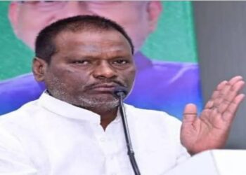 Bihar Election 2025: NDA में बगावत के सुर! JDU सांसद अजय मंडल ने नीतीश कुमार को लिखा इस्तीफे वाला पत्र, बोले — मिलने नहीं दे रहे सीएम