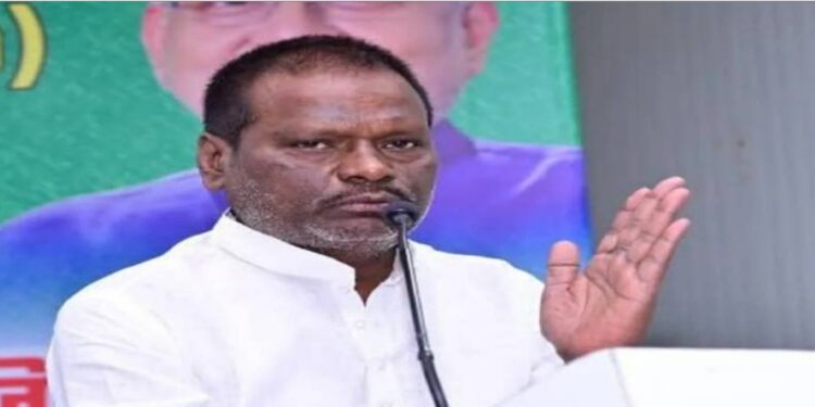 Bihar Election 2025: NDA में बगावत के सुर! JDU सांसद अजय मंडल ने नीतीश कुमार को लिखा इस्तीफे वाला पत्र, बोले — मिलने नहीं दे रहे सीएम