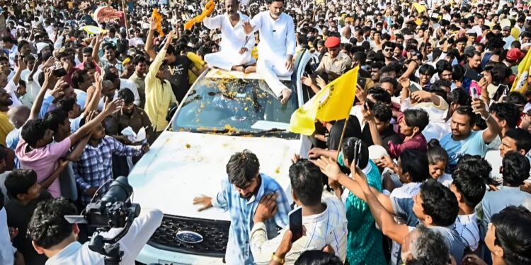 दोहरी पहचान का खेल: प्रशांत किशोर पर चुनाव आयोग की नोटिस से उठे सियासी सवाल