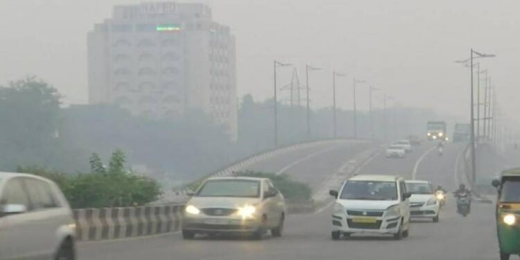 दिल्ली Weather Update: सुबह की हल्की धुंध, AQI 279 पर स्थिर; नवंबर में बढ़ेगी ठंड और प्रदूषण