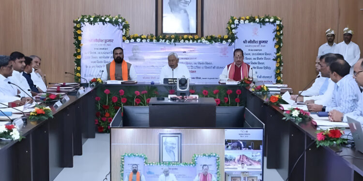 बिहार चुनाव से पहले नीतीश कुमार का मेगा ऐलान! 14,000 करोड़ की योजनाओं की झड़ी, महिलाओं को ₹2100 करोड़ का तोहफ़ा