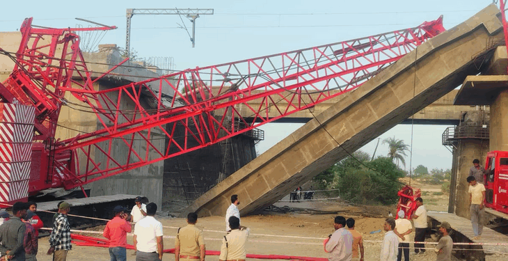 धार में बड़ा हादसा: निर्माणाधीन रेलवे ब्रिज पर क्रेन पलटी, दो की मौत, कई दबे होने की आशंका