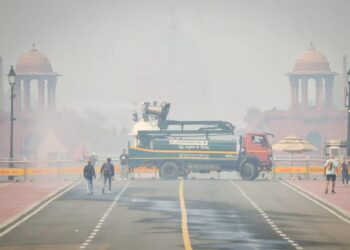 Delhi Weather Update: कोहरा, ठंड और गंभीर प्रदूषण ने बढ़ाई मुश्किलें, आज तापमान 24-25 डिग्री