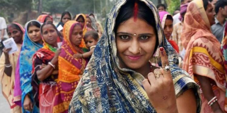 बिहार की महिलाएँ और चुनावी राजनीति: वादों से परे सच्चाई