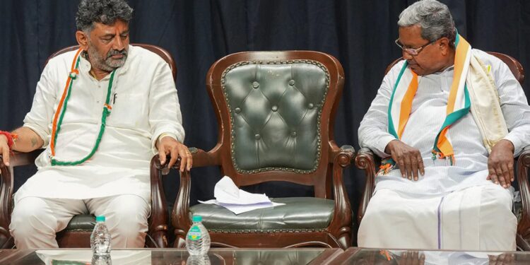  कर्नाटक में CM कुर्सी पर खींचतान तेज, DK शिवकुमार गुट ने खरगे से की मांग