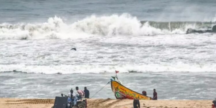 IMD Weather Report: उत्तर भारत में कड़ाके की ठंड, दक्षिण में चक्रवात ‘सेनयार’ का अलर्ट – कई राज्यों में कोहरा, शीतलहर और भारी बारिश की चेतावनी