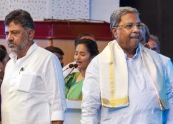  Karnataka Row: शिवकुमार–सिद्धारमैया टकराव तेज, BJP में जाने की अटकलें; हाईकमान की बैठक जल्द
