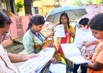 Voter List Fraud: बंगाल में वोटर लिस्ट में बड़ा फर्जीवाड़ा, एक ही महिला 44 जगहों पर वोटर