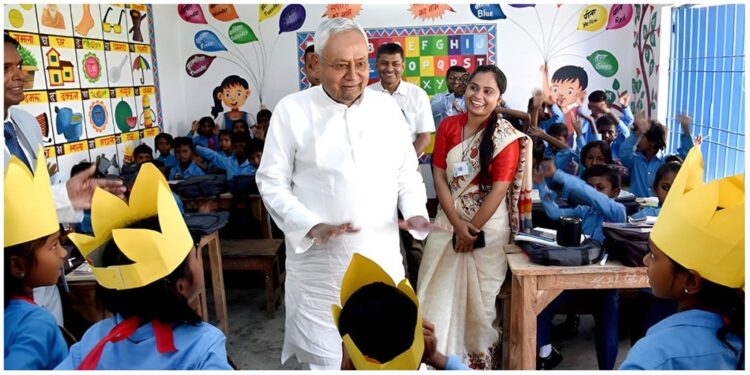 बिहार की शिक्षा में 20 साल का चमत्कार: जर्जर स्कूलों से हाईटेक क्लासरूम तक, जानिए कैसे बदली किस्मत!