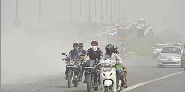 Delhi Air Pollution 2025: राजधानी की हवा ज़हर बनी, 17,000 से ज़्यादा मौतें, दिवाली के बाद AQI 500 पार