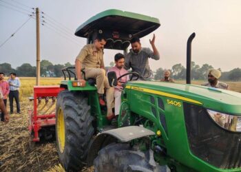 मोगा बना बदलाव की मिसाल — SSP और DC खुद उतरे खेतों में, मान सरकार की पहल से पराली प्रबंधन में आई क्रांति