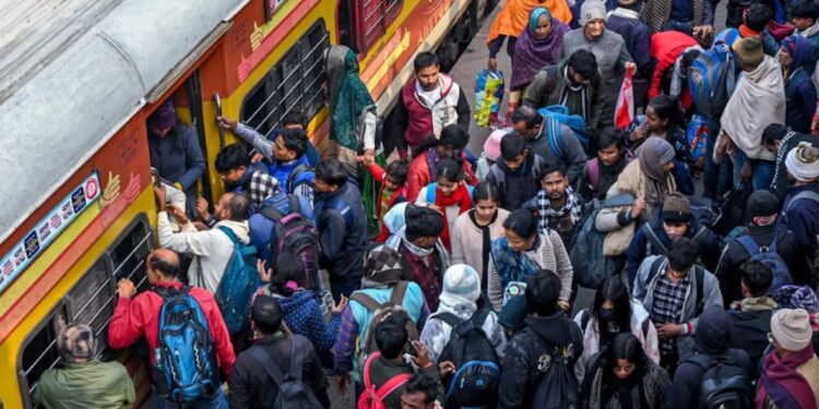 Indian Railways Fare Hike:आज से ट्रेन का सफर महंगा! रेलवे ने बढ़ाया किराया, जानें आपकी जेब पर कितना पड़ेगा असर