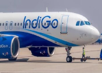IndiGo Flight Cuts: DGCA के निर्देशों के बाद 94 रूट्स पर 130 घरेलू उड़ानें रोकी गईं