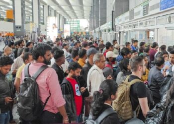 Indigo Crisis: सैकड़ों फ्लाइट्स रद्द, 800% तक बढ़ा हवाई किराया, घरेलू टिकट लंदन–पेरिस से भी महंगे