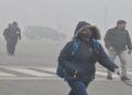 Weather Update: दिल्ली में कोहरे की चादर, लेकिन कड़ाके की ठंड नदारद; IMD ने बताई वजह