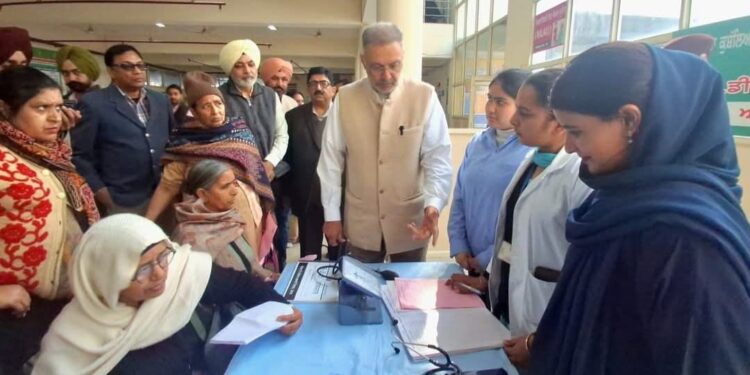 AAP विधायक डॉ. बलबीर सिंह का फतेहगढ़ साहिब में औचक निरीक्षण, मरीजों की सुविधाओं और इलाज व्यवस्था की जमीनी हकीकत परखी