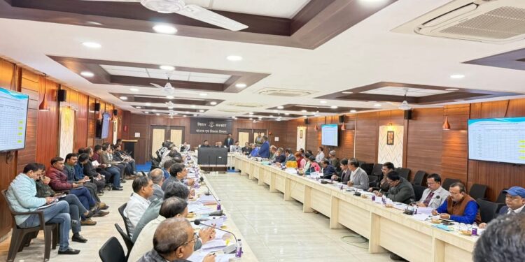 SC–ST Welfare Review: योजनाएं समय पर पहुंचें, मंत्री लखेंद्र रोशन का सख्त निर्देश