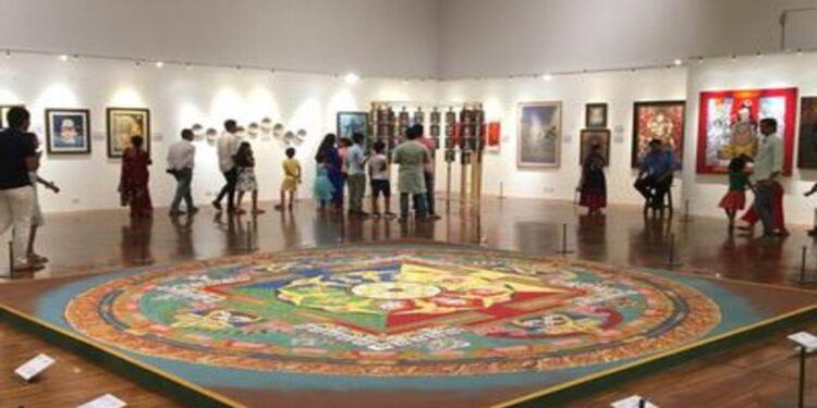 Patna में Passport Seva Kendra बना ‘आर्ट गैलरी’… DPS के बच्चों की Painting Exhibition और KVIC खादी शोरूम का उद्घाटन