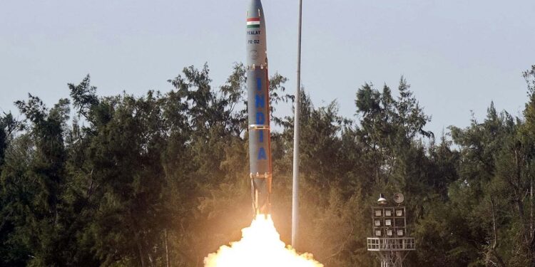 Pralay Missile Test: DRDO की बड़ी सफलता, ओडिशा तट से सफल सल्वो लॉन्च, एक लॉन्चर से दो प्रलय मिसाइलें दागीं
