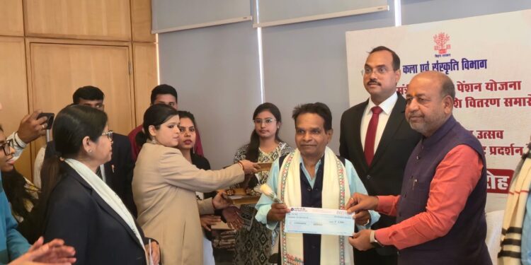 कलाकारों को सम्मान, युवाओं को पहचान: मुख्यमंत्री कलाकार पेंशन योजना की शुरुआत