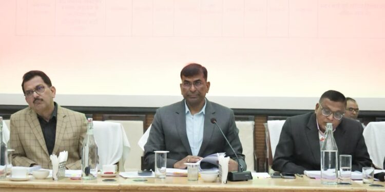पटना: भवन निर्माण विभाग की राजस्तरीय समीक्षा बैठक, सचिव कुमार रवि ने लंबित परियोजनाओं पर सख्ती के दिए निर्देश