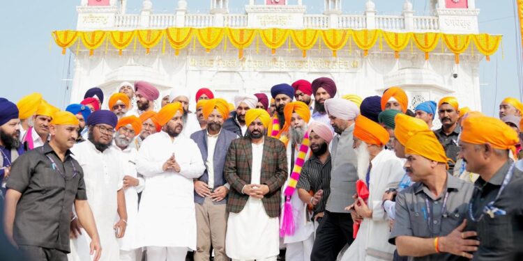 नांदेड़ साहिब पहुंचे CM भगवंत मान, ‘पवित्र शहर’ दर्जे की मांग महाराष्ट्र से उठाने का ऐलान