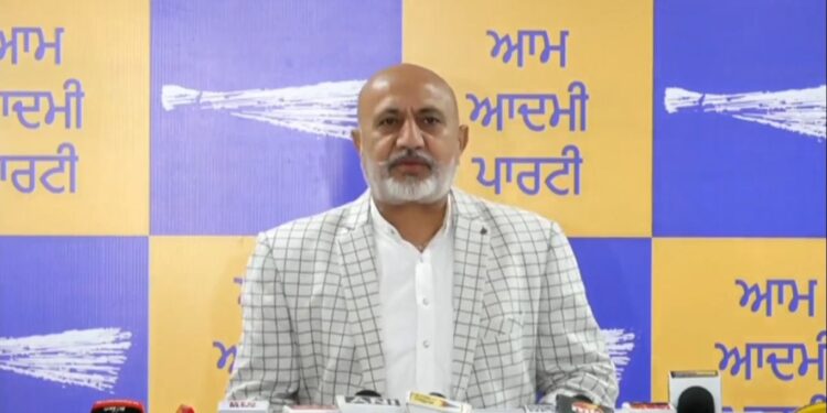 भट्टल के बयान पर कांग्रेस की चुप्पी सवालों के घेरे में, आप ने उठाए गंभीर मुद्दे