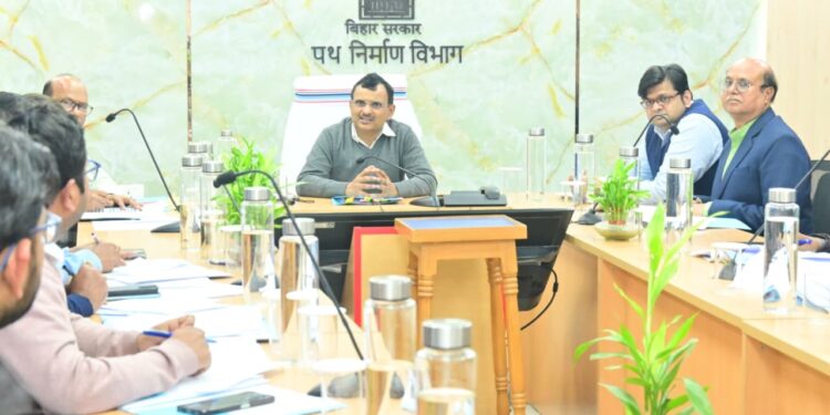सचिव श्री पंकज कुमार पाल ने की पटना शहर के विभिन्न सड़क परियोजनाओं की प्रगति की समीक्षा