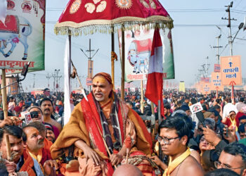 संत, सत्ता और संग्राम: प्रयागराज केस से उठते राजनीतिक सवाल